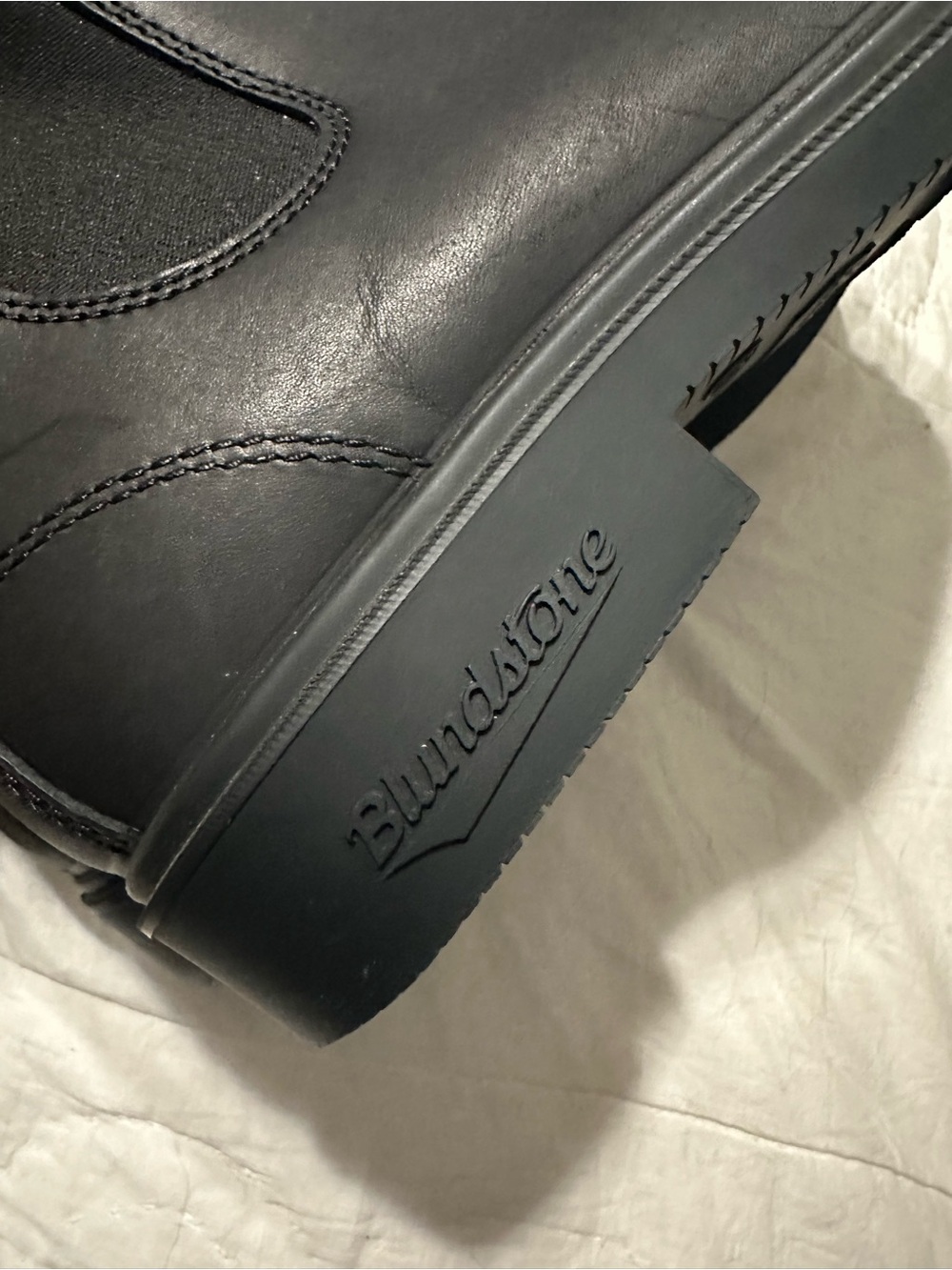Blundstone Men's Black Chukka Boots - Slip-On Ankle Work Boots - Picture 6 of 9